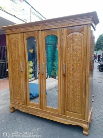 Lemari 4 pintu ukir + 2 cermin